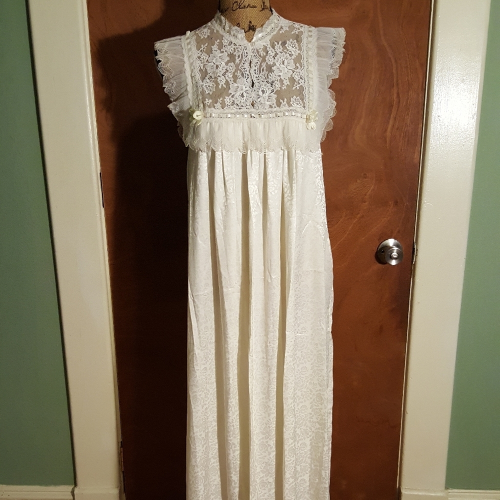 NWT Vintage 1970s Christian Dior Lace Nightgown